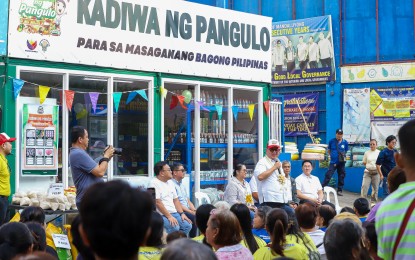 <p><strong>EXPANDED KADIWA</strong>. Agriculture Secretary Francisco Tiu Laurel Jr. leads the expansion activity of the Kadiwa ng Pangulo in Barangay Daang Bakal, Mandaluyong City on Friday (Oct. 11, 2024). He assured the public of sufficient stocks of rice in 41 expanded Kadiwa ng Pangulo sites in Luzon. <em>(PNA photo by Robert Alfiler)</em></p>