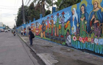 <p><strong>WALL STORY.</strong> A portion of the 150-meter “Bacolod WallStory” on the perimeter of the mansion of the family of former Senator Pedro Conlu Hernaez along Mabini Street. The mural, which tells the story of the enduring spirit of Bacolod City and its people, was unveiled Sunday afternoon (Oct. 13, 2024) to mark the 45th year of the MassKara Festival. <em>(Photo courtesy Bacolod Yuhum Foundation)</em></p>