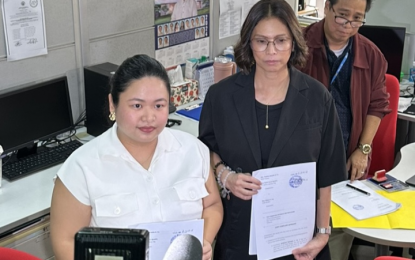 <p><strong>ETHICS COMPLAINT.</strong> BHW Party-list Rep. Angelica Natasha Co (left) and Marikina Rep. Stella Quimbo file a formal complaint against Agri Party-list Rep. Wilbert Lee with the House Committee on Ethics on Monday (Oct. 14, 2024). Quimbo said Lee acted aggressively toward her and Co during a September 25 budget deliberation. <em>(Contributed photo)</em></p>