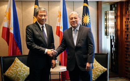 <p><strong>PH VISIT.</strong> Malaysian Foreign Minister Dato' Seri Utama Haji Mohamad Bin Haji Hasan (left) meets with Foreign Affairs Secretary Enrique Manalo during his visit to the Philippines last July 1. Manalo is in Kuala Lumpur for the resumption of the Philippine-Malaysia Joint Commission Meeting, being convened for the first time since 2011. <em>(Photo courtesy of DFA)</em></p>