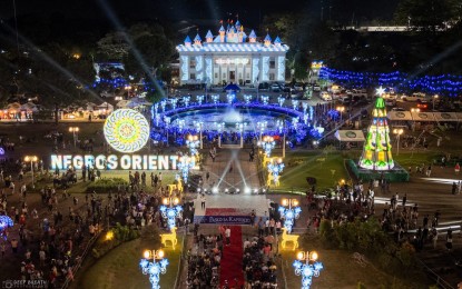 <p><strong>FESTIVE SEASON.</strong> The Ninoy Aquino Freedom Park and the capitol in Dumaguete City, Negros Oriental is well-lighted for the Christmas season. The giant Christmas tree (right side of fountain) was razed by fire of unknown origin close to midnight Saturday (Dec. 28, 2024). <em>(Photo courtesy of Woodrow Maquiling Jr. Facebook)</em></p>