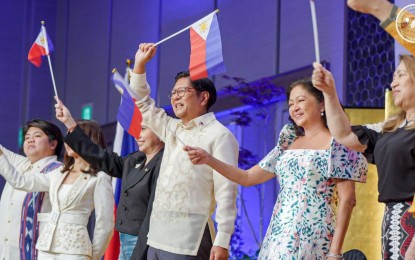 <p><strong>FILIPINO COMMUNITY</strong>. President Ferdinand R. Marcos Jr. and First Lady Liza Marcos, along with other officials, meets with members of the Filipino community in Osaka, Japan on Saturday (June 21, 2025), concluding a three-day working visit focused on investment, tourism and bilateral cooperation. The President returned to the Philippines on Sunday. <em>(Photo courtesy of PCO)</em></p>