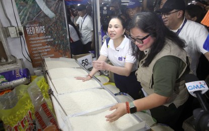 <p><strong>PRICE, SUPPLY CHECK.</strong> Department of Trade and Industry Secretary Cristina Roque (left) and Department of Agriculture Assistant Secretary Genevieve Velicaria-Guevarra (right) lead the special market monitoring of the prices and supply of basic necessities and prime commodities in Quinta Market in Quiapo, Manila, on Monday (Aug. 11, 2025). The move was part of their efforts to ensure that stores comply with the suggested retail prices and prevent hoarding or price manipulation, especially in areas affected by natural calamities. <em>(PNA photo by Yancy Lim)</em></p>