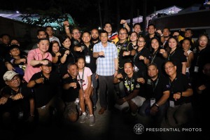 Promote PH tourism, Duterte encourages bikers