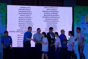 500 Ilocos Norte farmers get agricultural patents
