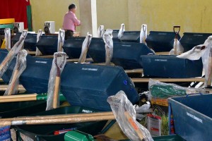 DAR gives P5-M tools to 2 Zambo Norte farmer cooperatives