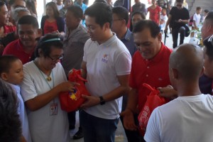 2K families receive food packs from 'Nanay Soleng' foundation