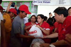 DSWD distributes food packs, hygiene kits to Ilocos disaster victims