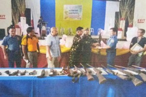 Zambo Norte town officials turn over 25 loose firearms