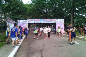 Gov't workers run to mark Civil Service month in Central Visayas
