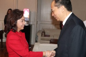 Arroyo meets with China's national legislature to strengthen ties     