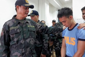 Police trainee falls in illegal drug bust