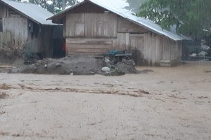 Hundreds evacuate in Kalinga; mudslide hits homes