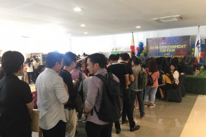 Hundreds of public servant hopefuls join Albay CSC fair