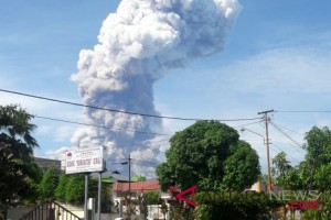 Mt. Soputan's alert status raised to level 3