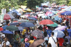  More than 1-M visit dead at Manila North Cemetery