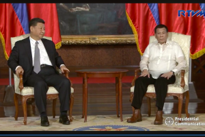 Duterte welcomes Xi in ‘historic’ visit to PH