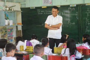 Career Exec Service awardee solves educ challenges differently 