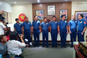 7 Las Piñas cops involved in robbery-extortion surrender