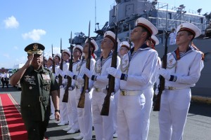 Madrigal visits Russian guided-missile cruiser Admiral Varyag