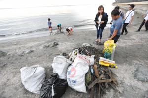 Manila Bay’s initial cleanup inspires more volunteers