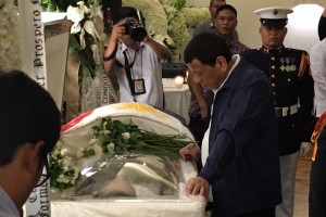 Duterte visits wake of ex-Speaker Nograles