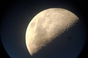 Moon dazzles public in EU-hosted astronomy event 