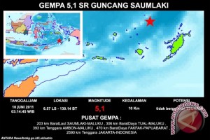 7.7-magnitude quake strikes off eastern Indonesia