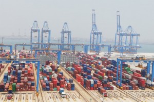 Qingdao port aims global edge through full automation