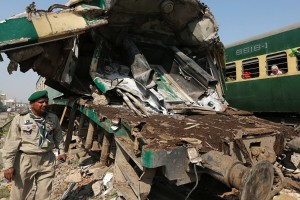 Train collision kills 10, injures more than 50 in Pakistan