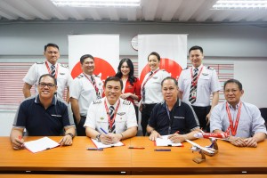 AirAsia Philippines, Omni to train aspiring pilots for free