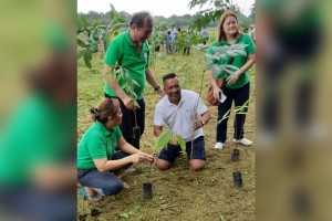 Upland villagers plant 1.5K trees in Bataan town