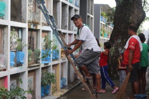  Grave cleaners share joy, struggles as PH observes Undas