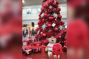 Christmas starts at NAIA 3; pose with a tree to fly for free