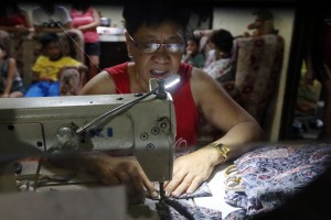 Seamstress makes free face masks for Taal-affected residents