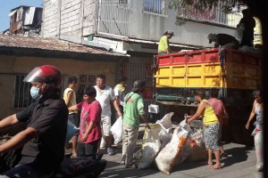 Garbage collection continues amid virus outbreak