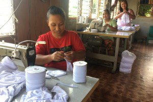 Ilocos Norte housewives make face masks for frontliners 