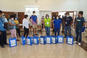  Ilocos Norte LGUs, churches get alcohol ration from MMSU