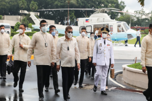 Duterte calls Drilon ‘hypocrite’ for defending Lopezes