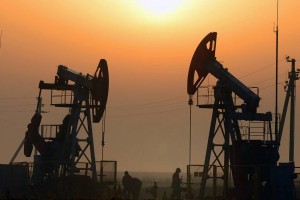 Experts: Oil price remains low in September but will rise again