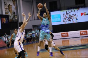 Abueva powers Phoenix over NLEX on return to action