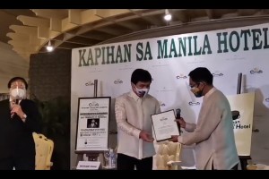 Pacquiao gets 'clean air champion' award, urges tree planting