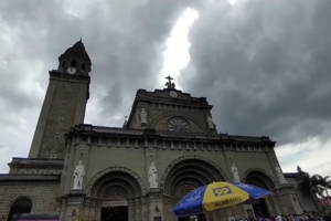 Cloud shaped like Virgin Mary seen on Manila Cathedral’s rooftop