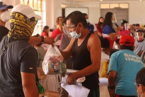 N. Samar gov't extends food, cash aid to flood victims