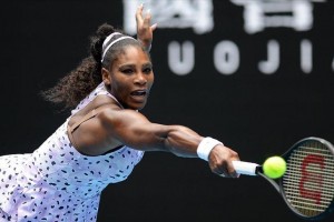 Serena Williams advances at Australian Open