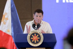 Duterte shrugs off ex-justice’s criticism on drug war