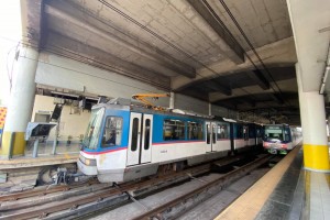 Free train rides for vaccinated APORs extended till Sept. 7: DOTr