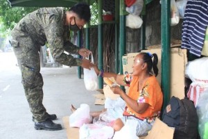 AFP brings aid to over 653K NCR families displaced by Covid-19