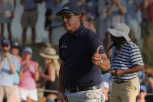 Mickelson wins PGA title at 50 to become oldest major champion