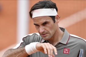 Federer knocked out of Wimbledon quarterfinals